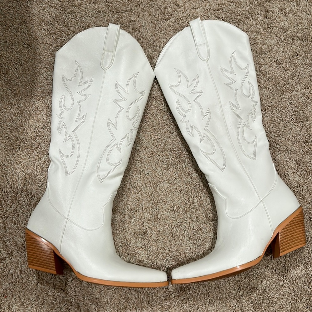 White Western-Style Women’s Boots